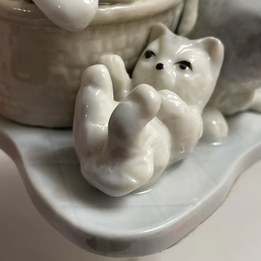 Vintage Cat & Kitten Figurine By Simson Taiwan Porcelain Play Time Grey Kitty